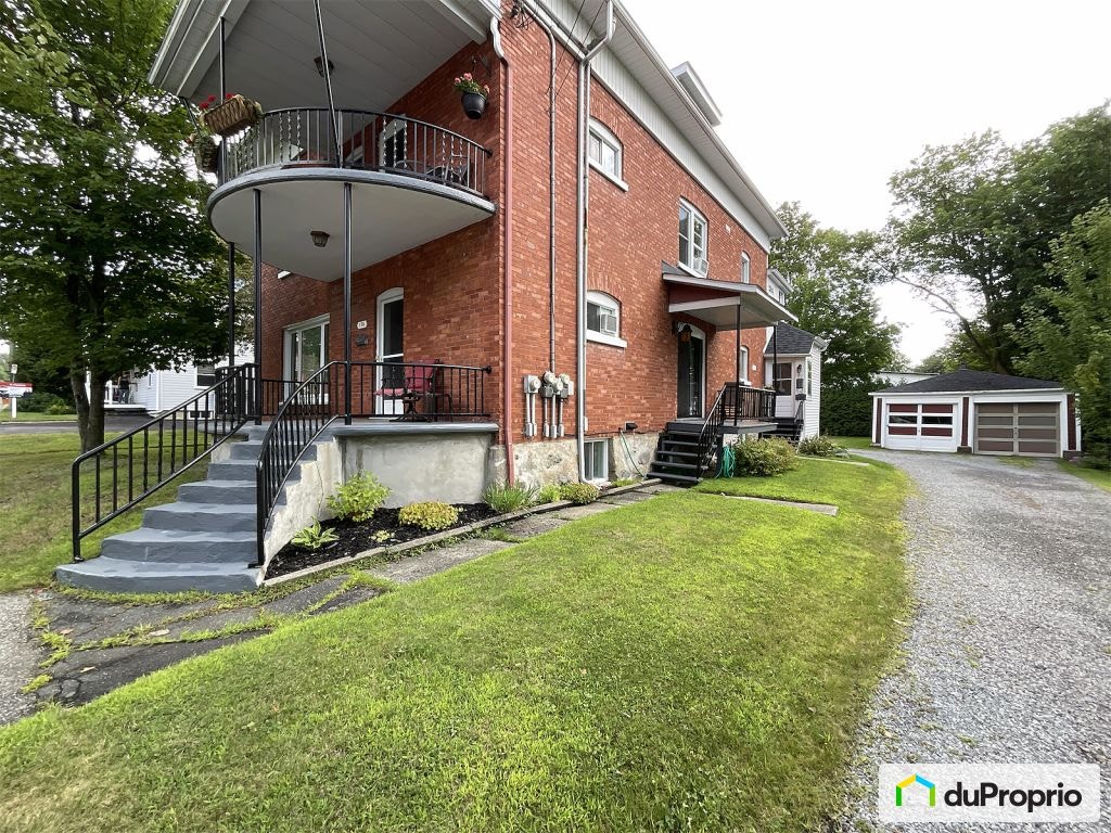 $799,999 - Quadruplex for sale in Magog — photo 1