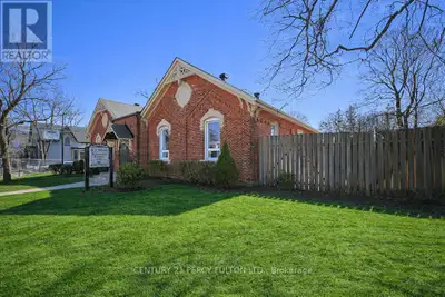 Builders and Investors must see! Located on the corner of Queen St and Mill St with SC-396 Zoning, p...