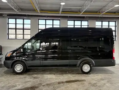 ATTENTION LIMO GUYS, SCHOOL BAORDS, CHURCH GROUPS AND CONTRACTORS!! VERY HARD TO FIND PEOPLE MOVER!!...