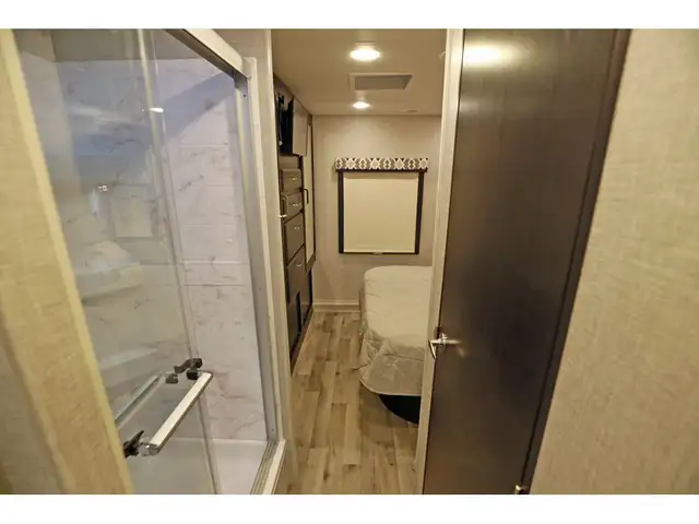 2022 Jayco Greyhawk 29MV Classe C VR/RV Crics Hydrauliques + Sol in RVs & Motorhomes in Laval / North Shore - Image 15