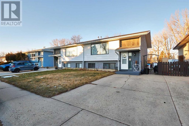 69 Collins Crescent SE Medicine Hat, Alberta Houses for Sale