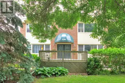 Fabulous purpose built 4 plex in the heart of Old South. Close to Wortley Village, shopping and rest...