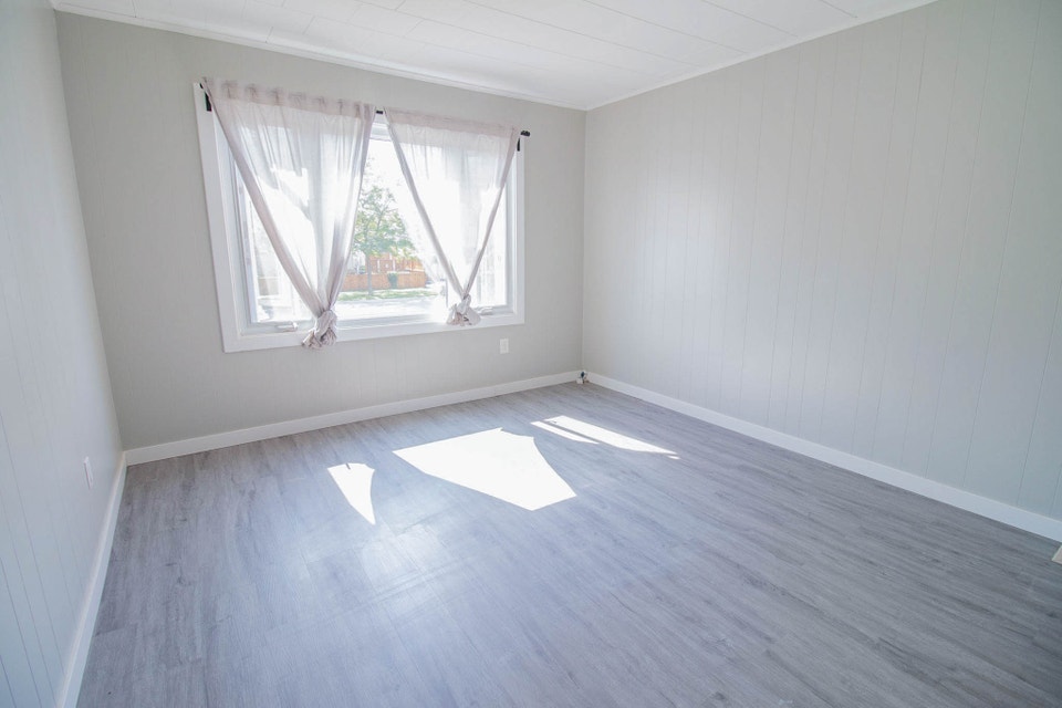 58 Churchill Ave, Welland - 2 Bed Main unit with Loft 2