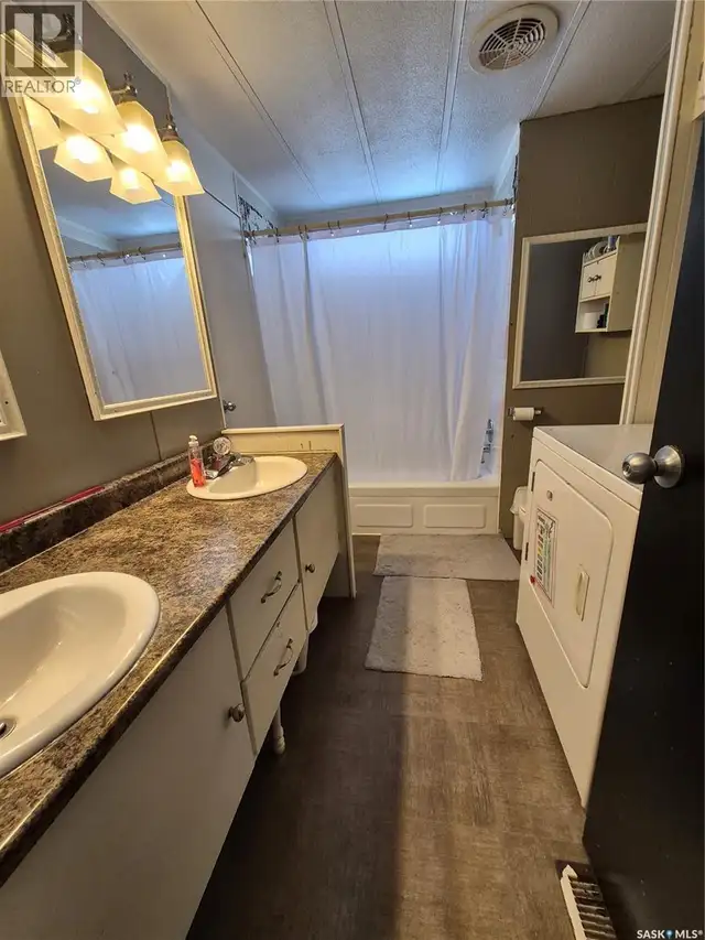 129 17th STREET NE Weyburn, Saskatchewan in Houses for Sale in Regina - Image 12