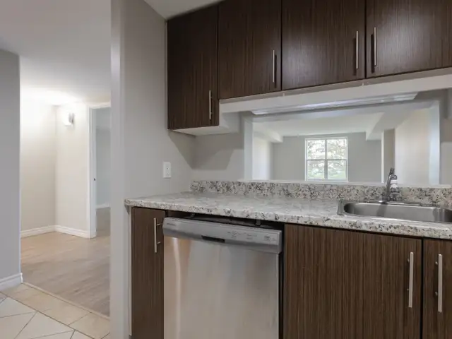 LARGE 3 BEDROOM DOWNTOWN HALIFAX! in Long Term Rentals in City of Halifax - Image 9