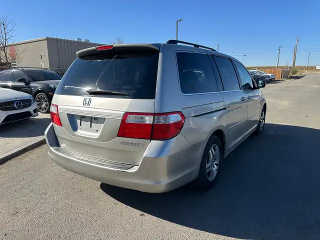 2005 Honda Odyssey EX-L: Leather*Sunroof* in Cars & Trucks in Calgary - Image 4