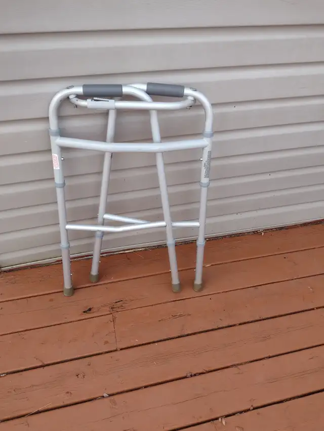 Folding Walker in Health & Special Needs in Barrie - Image 3