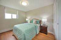 SPACIOUS 2-BEDROOM APARTMENT FOR RENT IN LONDON! LIMITED TIME OFFER: RECEIVE A $750 RENTAL BONUS!* A... (image 7)
