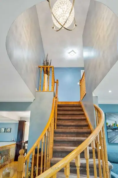 Available From June 1st. Close To Sq One, Transit, Future LRT, Close To 403, Schools And More. Garag...