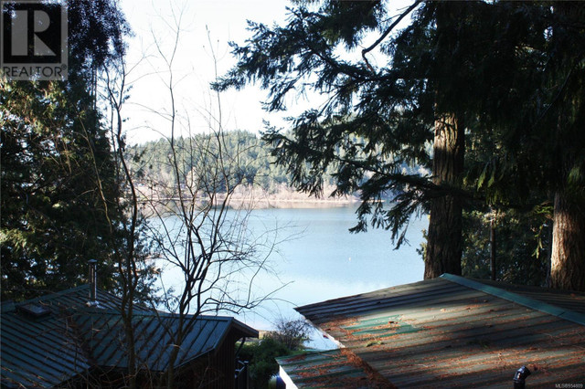 Cabin 4 1136 North End Rd Salt Spring, British Columbia in Condos for Sale in Fort McMurray - Image 3