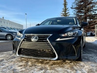 The 2019 Lexus IS 300 AWD with the Luxury Package is a standout choice in the Canadian compact luxur... (image 3)