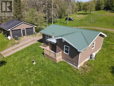 Welcome to 3 Jones Roada peaceful country retreat just 7 kilometers from Kredl's Corner Market and a...