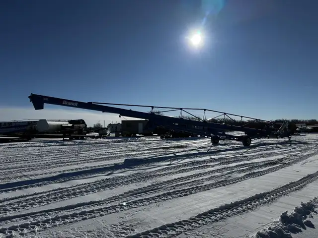 2015 Brandt 16 X 105 Ft Hydraulic Swing Grain Auger 16105-HP in Farming Equipment in Grande Prairie - Image 4
