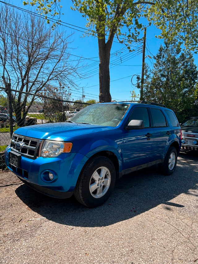2011 Ford Escape 2.5 4cyl Fwd XLT 5 spd loaded Safetied warranty in Cars & Trucks in London