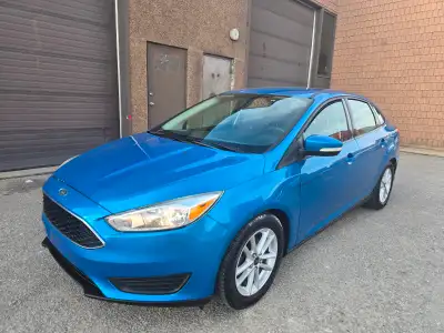 2015 Ford Focus Se Blue on black cloth interior ONLY 117,000 kms Auto, AC, power windows, locks, mir...