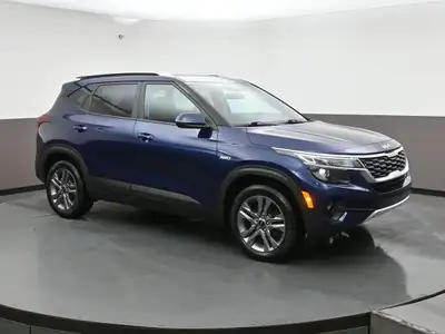 Apple Carplay, Heated seats, Blind spot monitoring, Keyless entry! Kijiji Engine: 4 Cylinder Engine...