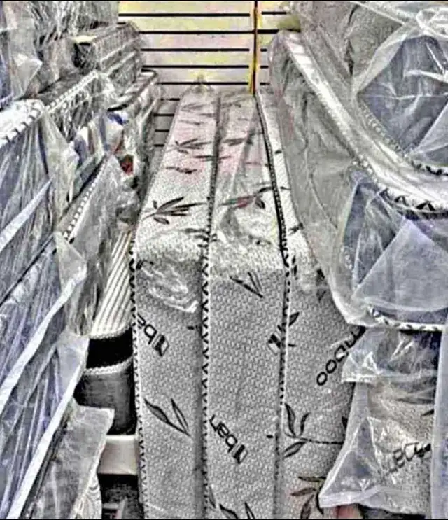 King Mattress : Twin Mattress | Full Mattress / Queen Mattress in Beds & Mattresses in Oshawa / Durham Region - Image 8