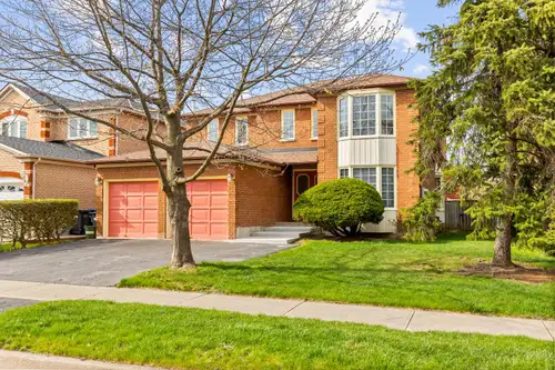 The sun filled, elegant beautiful corner home has 4 bedrooms,4 washrooms, double car garage, finishe...
