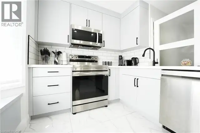 136 JANSEN Avenue Kitchener, Ontario in Long Term Rentals in Kitchener / Waterloo - Image 11