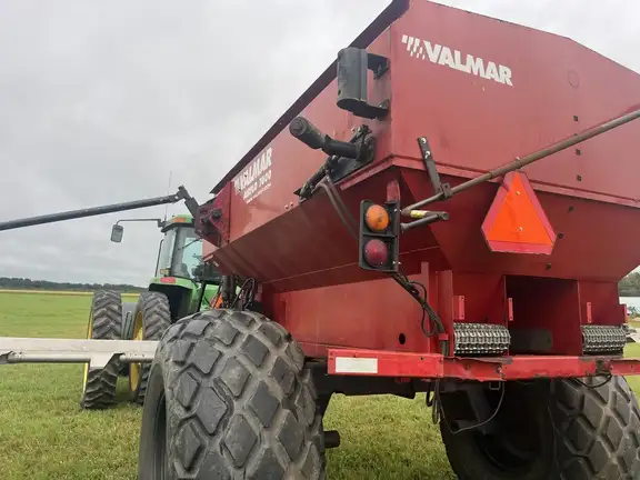 2012 Valmar 7600 in Farming Equipment in Lloydminster - Image 3
