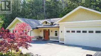 Open House June 29 Sun 1:00-3:00 Price Improved !! Private country oasis located in wine country bet...
