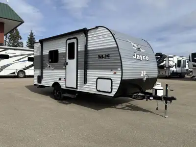 Jayco Jay Flight SLX Sport Edition travel trailer 170FQW highlights: Full Rear Bath 8,000 BTU Wall M...