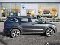 This Kia Sorento delivers a Regular Unleaded I-4 2.5 L/152 engine powering this Automatic transmissi... (image 5)