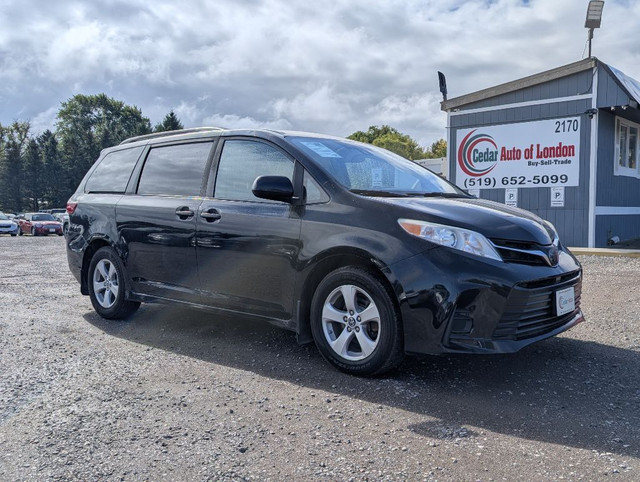2019 Toyota Sienna in Cars & Trucks in London - Image 2