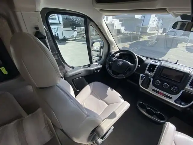 2021 Thor Motor Coach Sequence 20K in RVs & Motorhomes in Bedford - Image 17