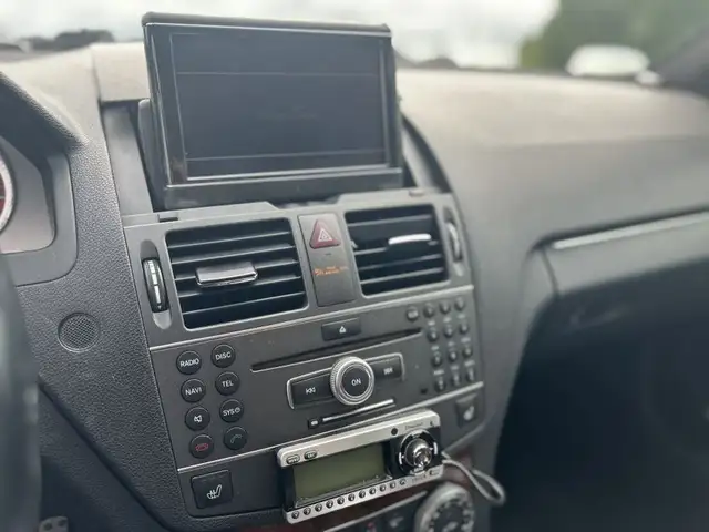 2011 MERCEDES-BENZ C-CLASS C 250 4MATIC in Cars & Trucks in Ottawa - Image 12