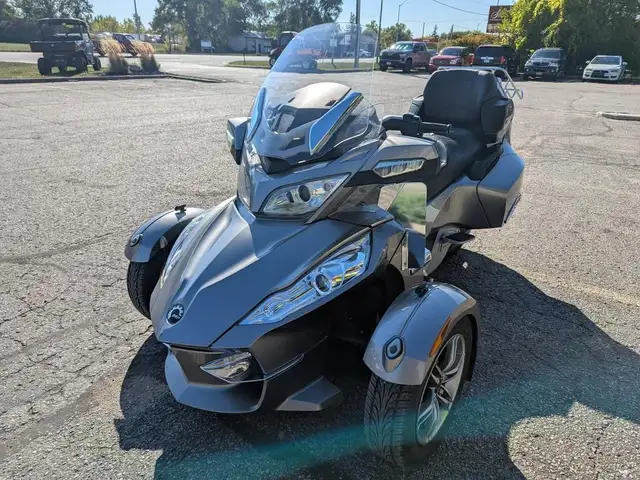 2012 Can-Am SPYDER RT-S SE5 990 in Street, Cruisers & Choppers in Sarnia - Image 4