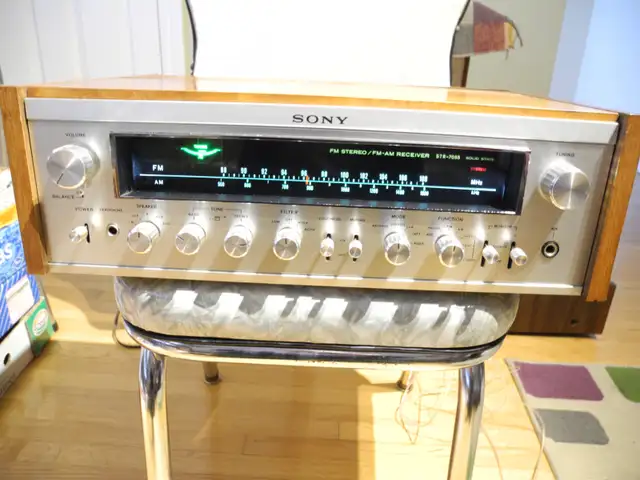 VINTAGE SONY STR 7055 HI END RECEIVER/AMPLIFIER in Stereo Systems & Home Theatre in City of Toronto - Image 2