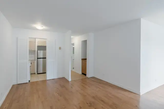 2 1/2 Studio with den near Concordia - ID 2286