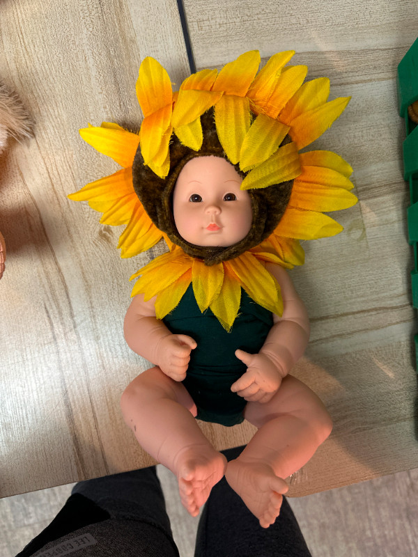 15" Anne Geddes Sunflower Baby Doll in Arts & Collectibles in Thunder Bay - Image 2