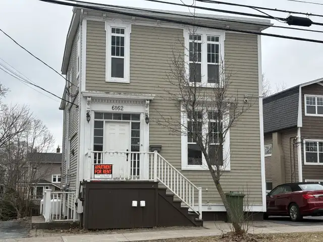 26-039 7-bedroom home in the South End. Great for students!