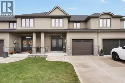 Welcome to 112 Reed St, beautifully maintained 3 bedroom and 2.5 bath two storey town house perfect...