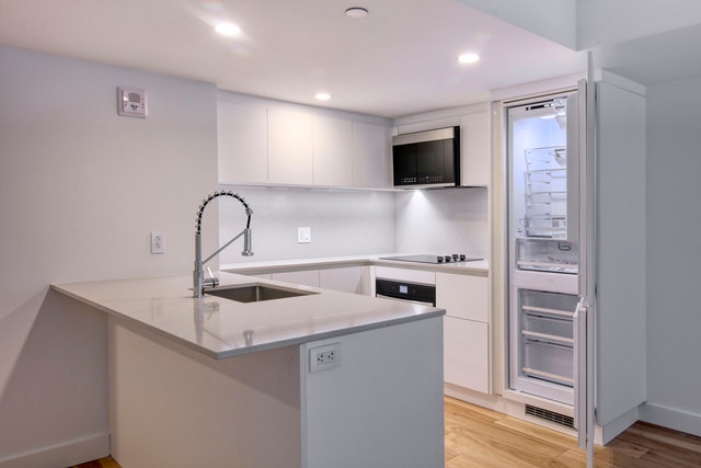 3460 Peel Street 3460 Peel Street — photo 2