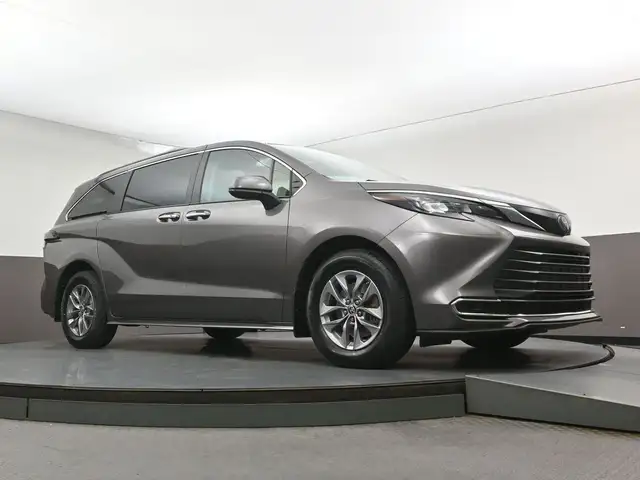 2024 Toyota Sienna XLE in Cars & Trucks in Dartmouth - Image 40