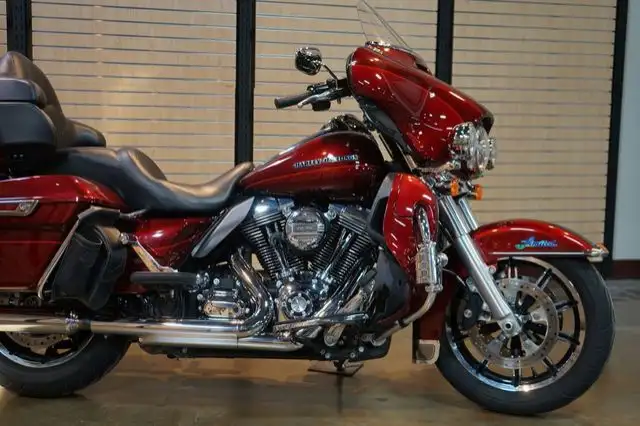 2016 Harley-Davidson FLHTK - Ultra Limited in Sport Touring in Lethbridge - Image 4