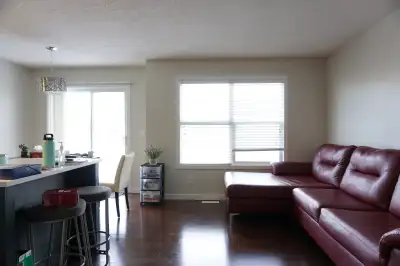 Well maintained townhouse in the Rosewood area.