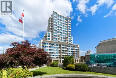 A spacious courtyard unit in desirable Pacifica! This 2 bed, 2 bath condo features a generous kitche...