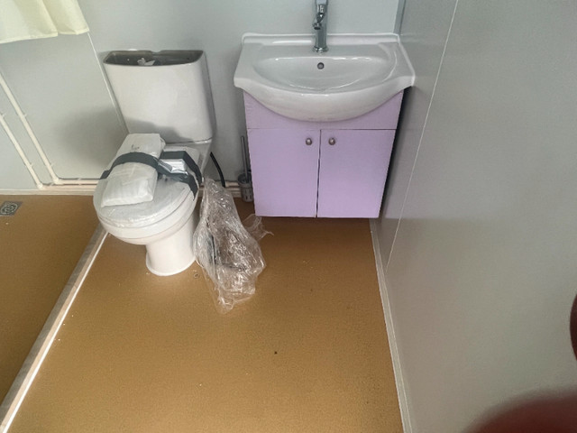 Toilette et douche complètes et portatives dans Autre  à Trois-Rivières - Image 3