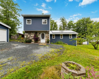 27 Crooked Lake - Stunning Lakefront Home for Rent – October 1st to April 31st Stunning Lakefront Ho...