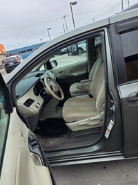 2011 Toyota Sienna Reliable Family Minivan! Year: 2011 Make: Toyota Model: Sienna Mileage: 261,000 k... (image 4)