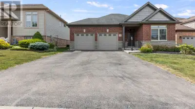 WORRY-FREE LIVING AWAITS! Embrace effortless living in this move-in ready 2+2 bedroom, 3 bathroom bu...