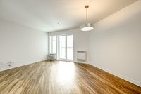 Bienvenue à 173 Boulevard Armand-Frappier, où l'élégance rejoint la vitalité pour les 50 ans et plus... (image 4)