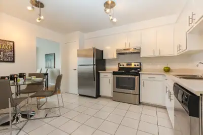 LIMITED TIME OFFER - One Month FREE RENT for Immediate move-in Pour les emménagements immédiats, pro...