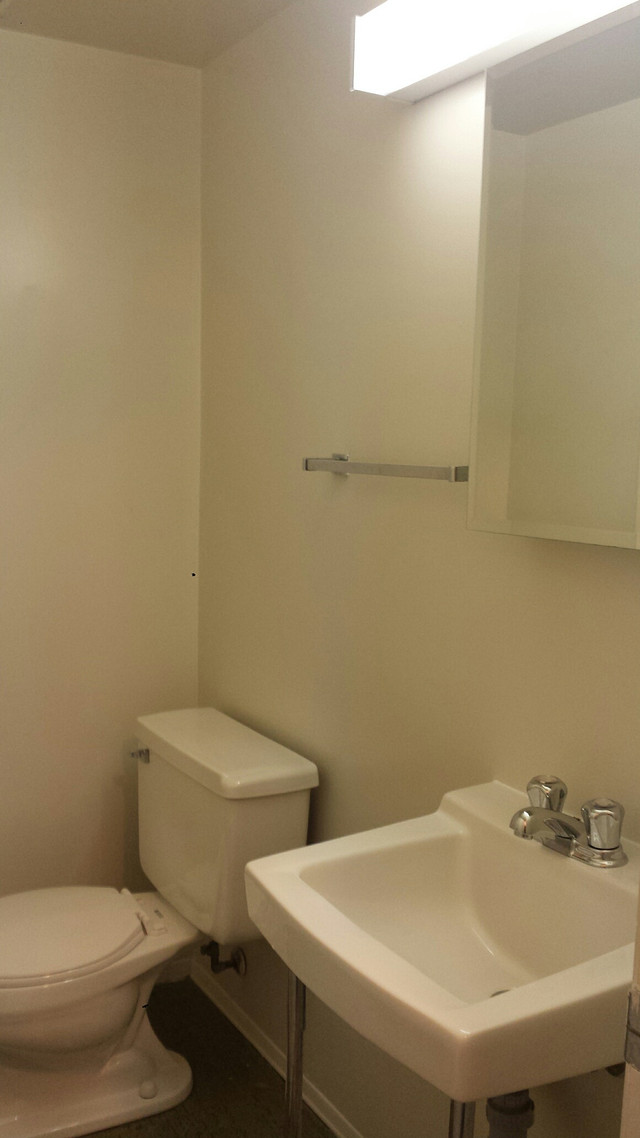 2 Bedroom. 2 Story Townhouse Pembina near U of M. August 1 Long Term