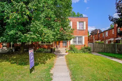 Price: $650,000/ $2,466/mo Living at it's best in a great neighbourhood. Well maintained spacious to...
