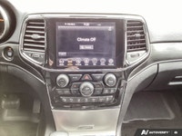 This Jeep Grand Cherokee WK boasts a Regular Unleaded V-6 3.6 L/220 engine powering this Automatic t... (image 1)
